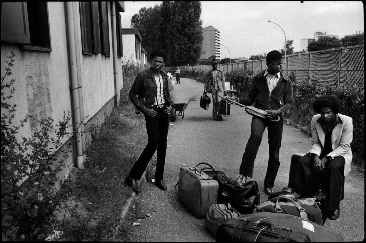 Le  retour au pays. 1982. Homecoming. 1982.