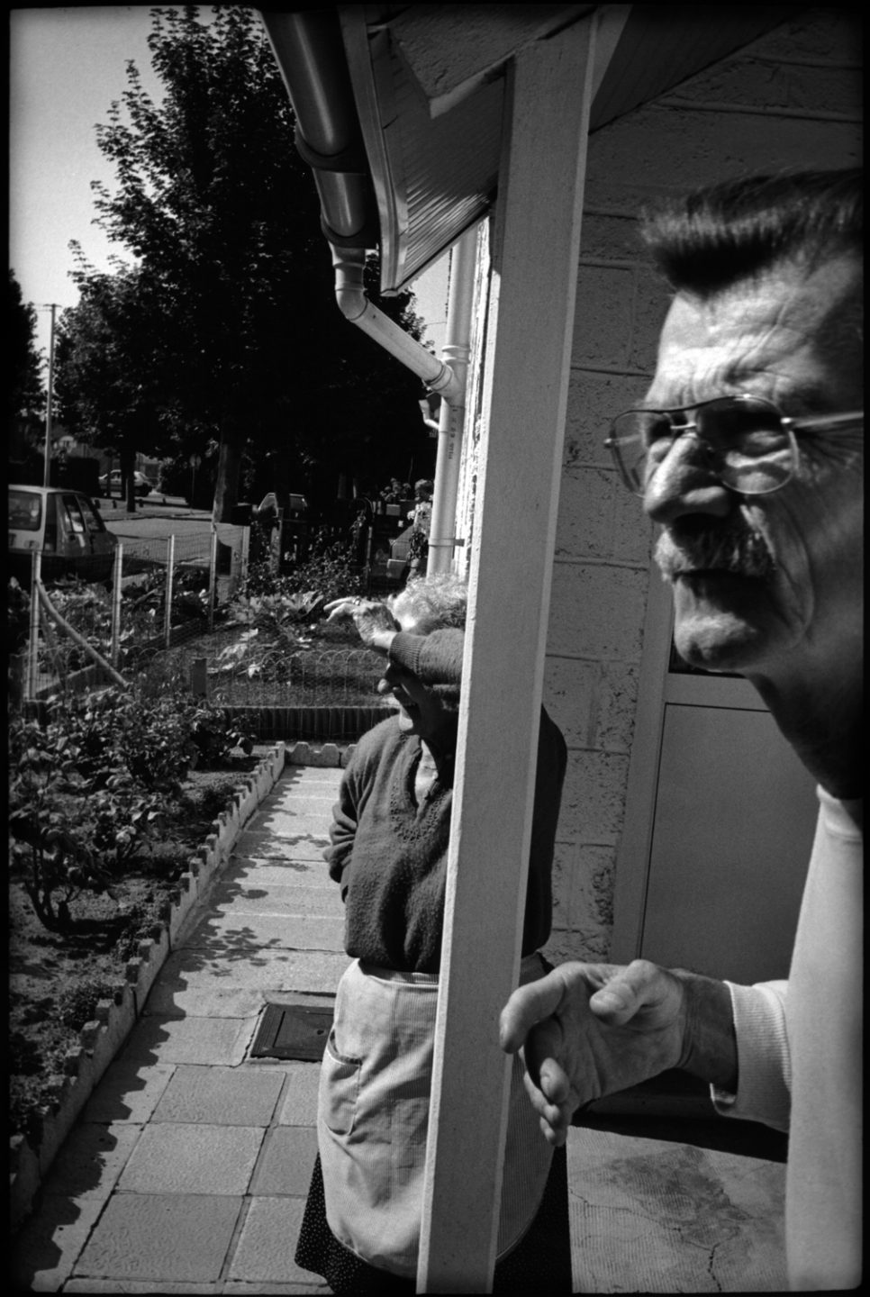 Jan, mineur retraité, avec Janina, sa femme.tous deux d'origine polonaise. Méricourt. Pas-de-Calais, 1999.