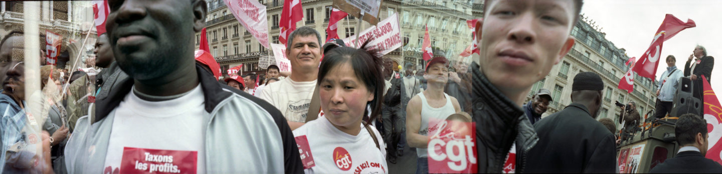 Pour la régularisation des travailleurs sans-papiers. Place de l'Opéra, Paris, octobre 2009.